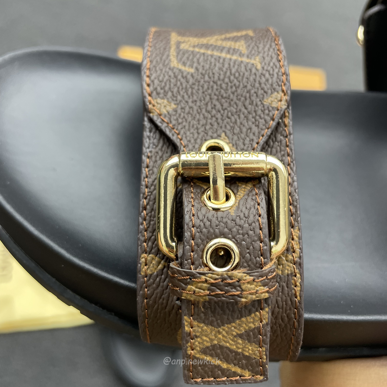 Louis Vuitton Bom Dia Flat Mule Sandals (9) - www.newkick.org
